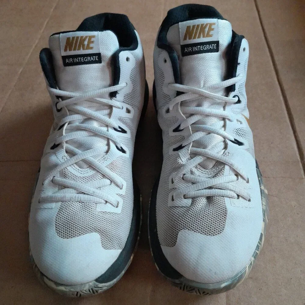 Nike Air Integrate Men’s Mid Top Black & White Sneakers Size 7.5